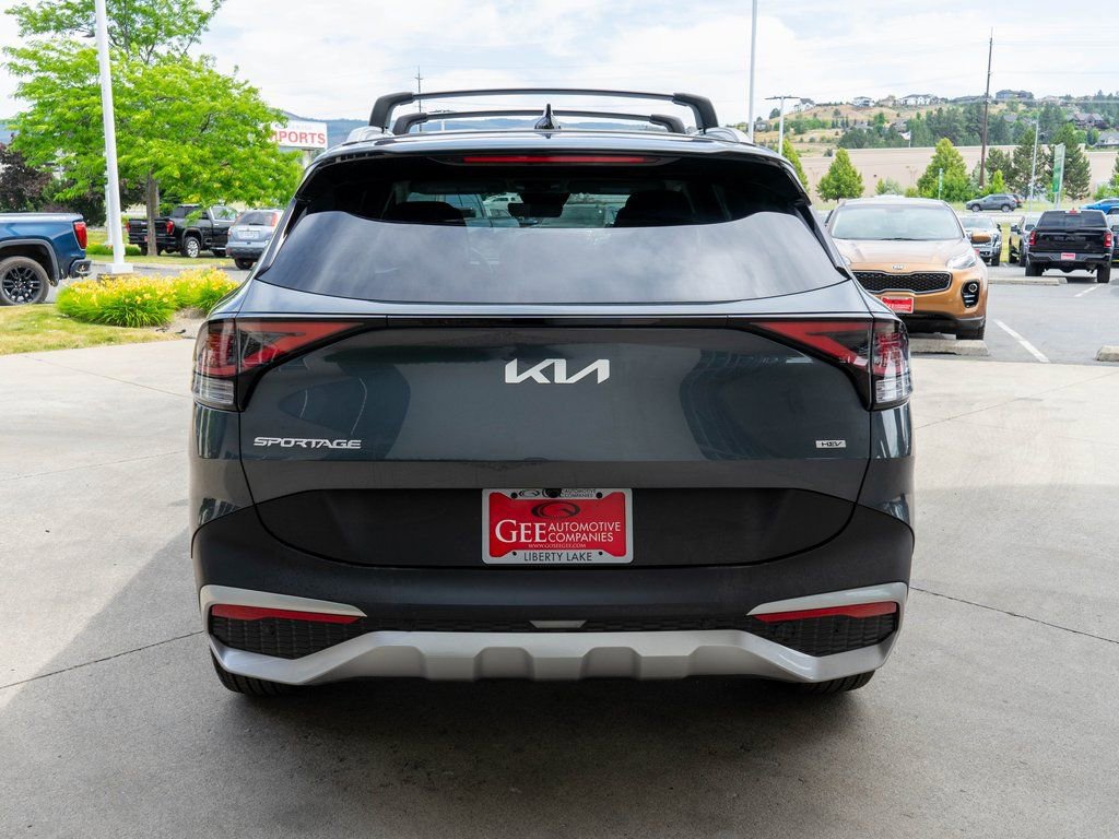 Used 2025 Kia Sportage EX image 6