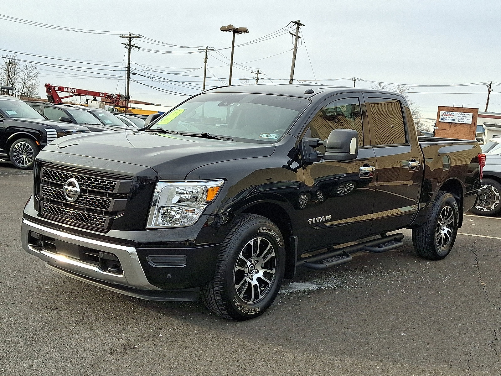 Used 2021 Nissan Titan SV w/ SV Convenience Package image 3