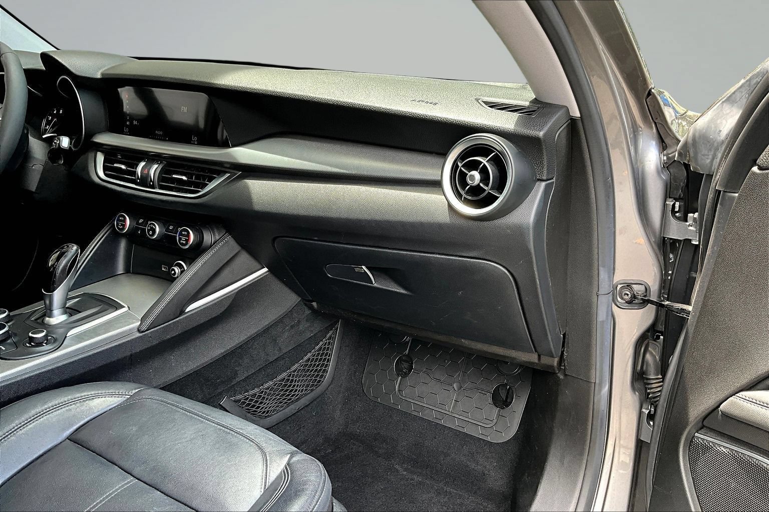 Used 2018 Alfa Romeo Stelvio Ti AWD/4WD image 26