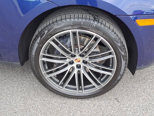 Certified 2025 Porsche Macan AWD/4WD image 11