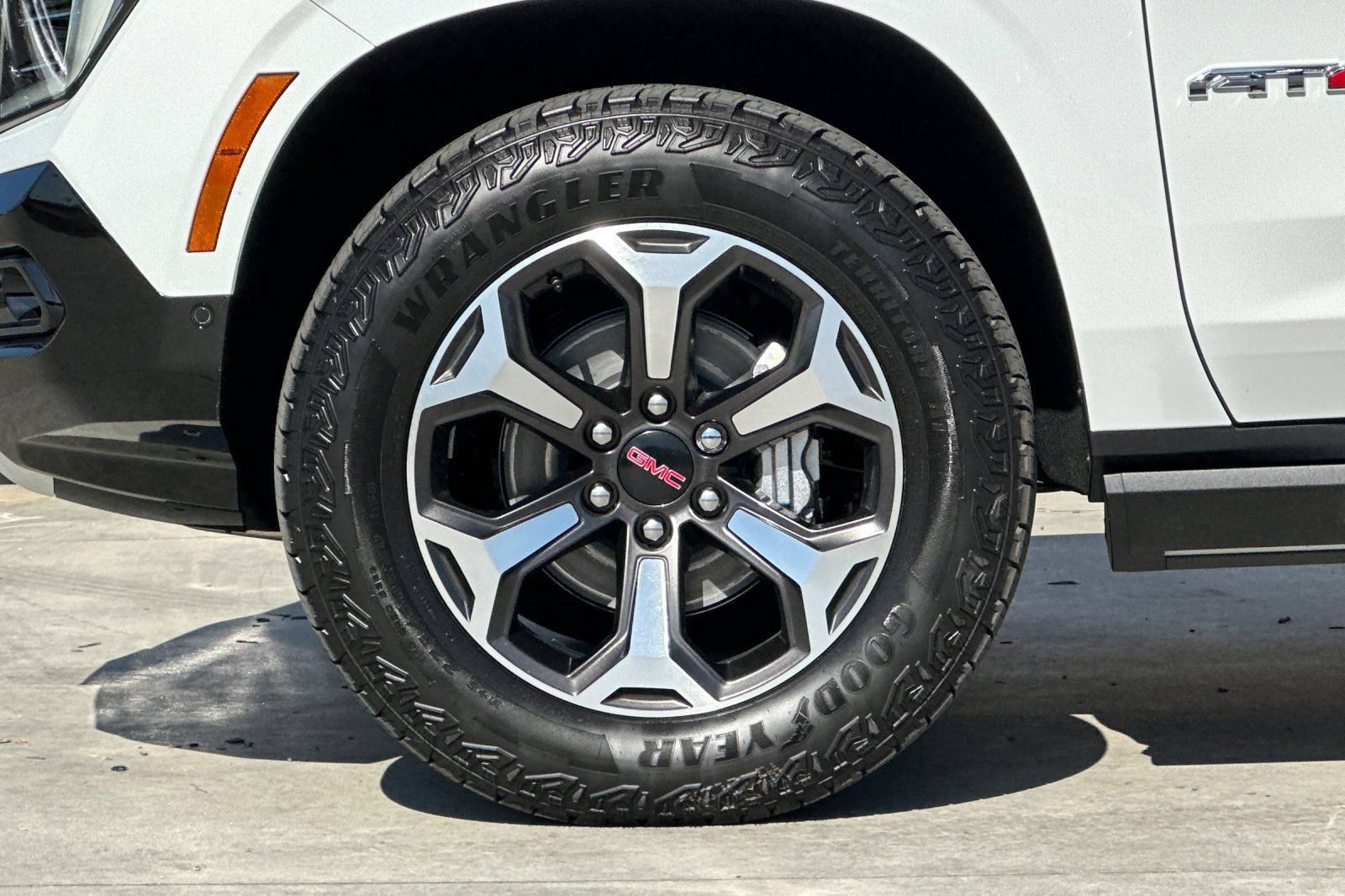 New 2026 GMC Yukon XL AT4 Ultimate AWD/4WD image 28