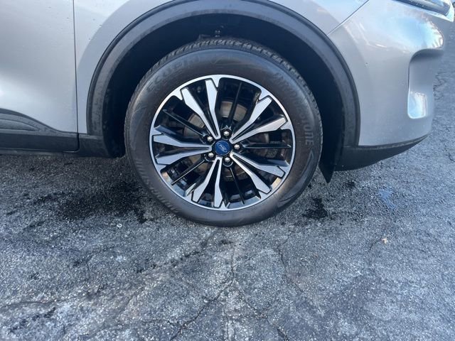 Used 2021 Ford Escape SE w/ SE Sport Appearance Package image 5