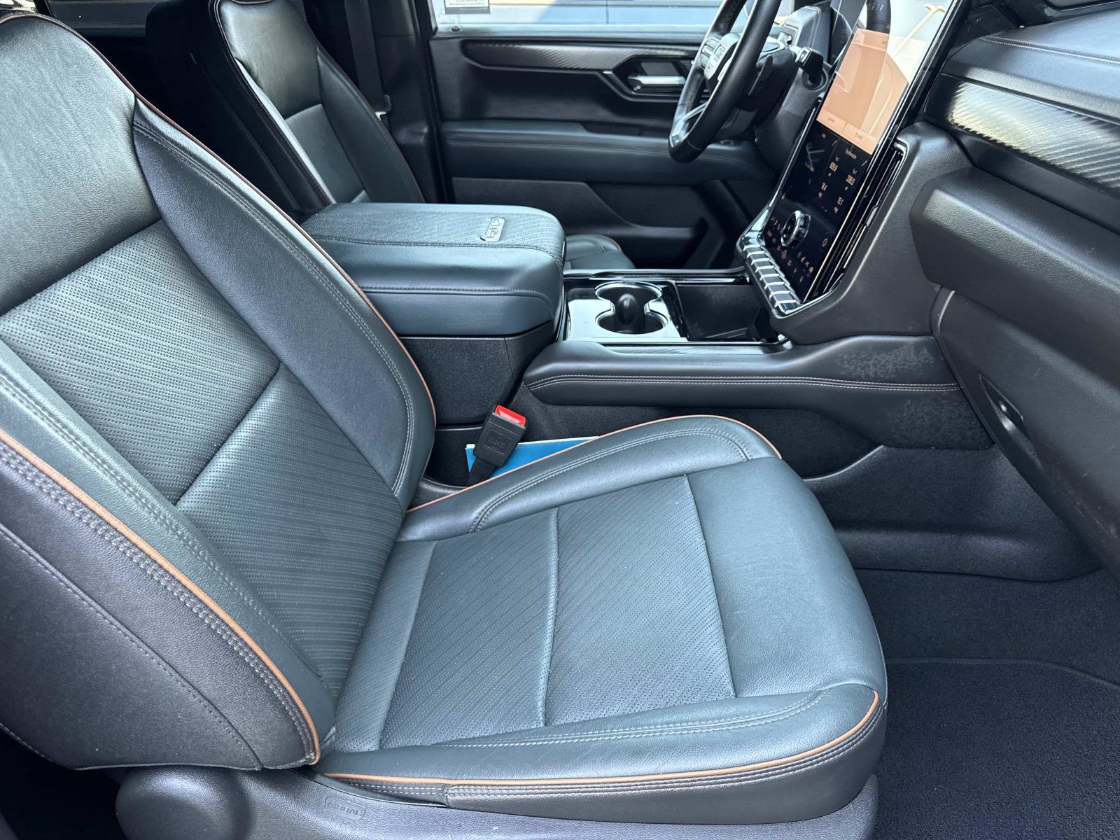 Used 2025 GMC Yukon AT4 w/ AT4 Premium Package AWD/4WD image 30