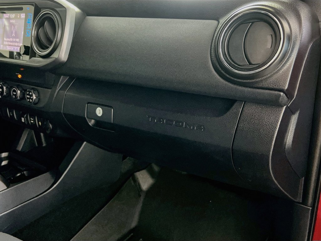 Used 2019 Toyota Tacoma TRD Sport AWD/4WD image 30