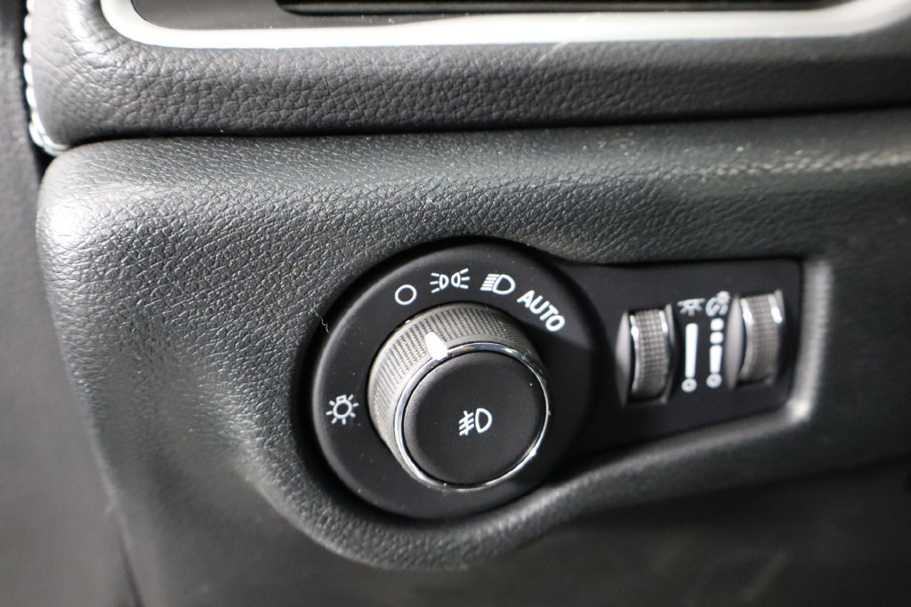 New 2026 Chrysler Pacifica Select FWD image 26