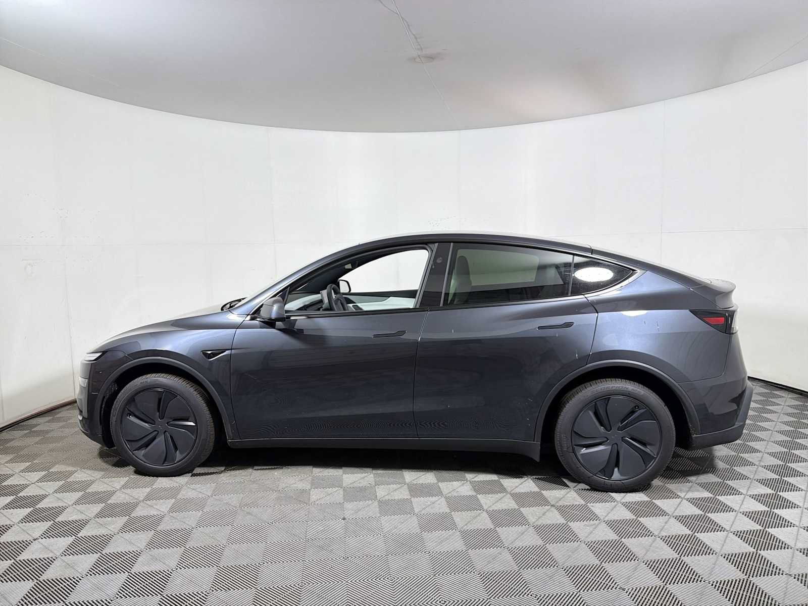 Used 2026 Tesla Model Y 2WD image 4