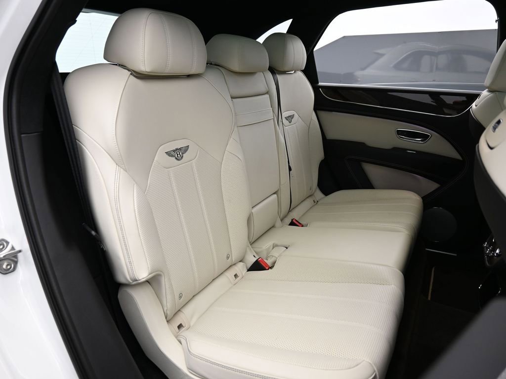 Certified 2023 Bentley Bentayga Plug-In Hybrid AWD/4WD image 27
