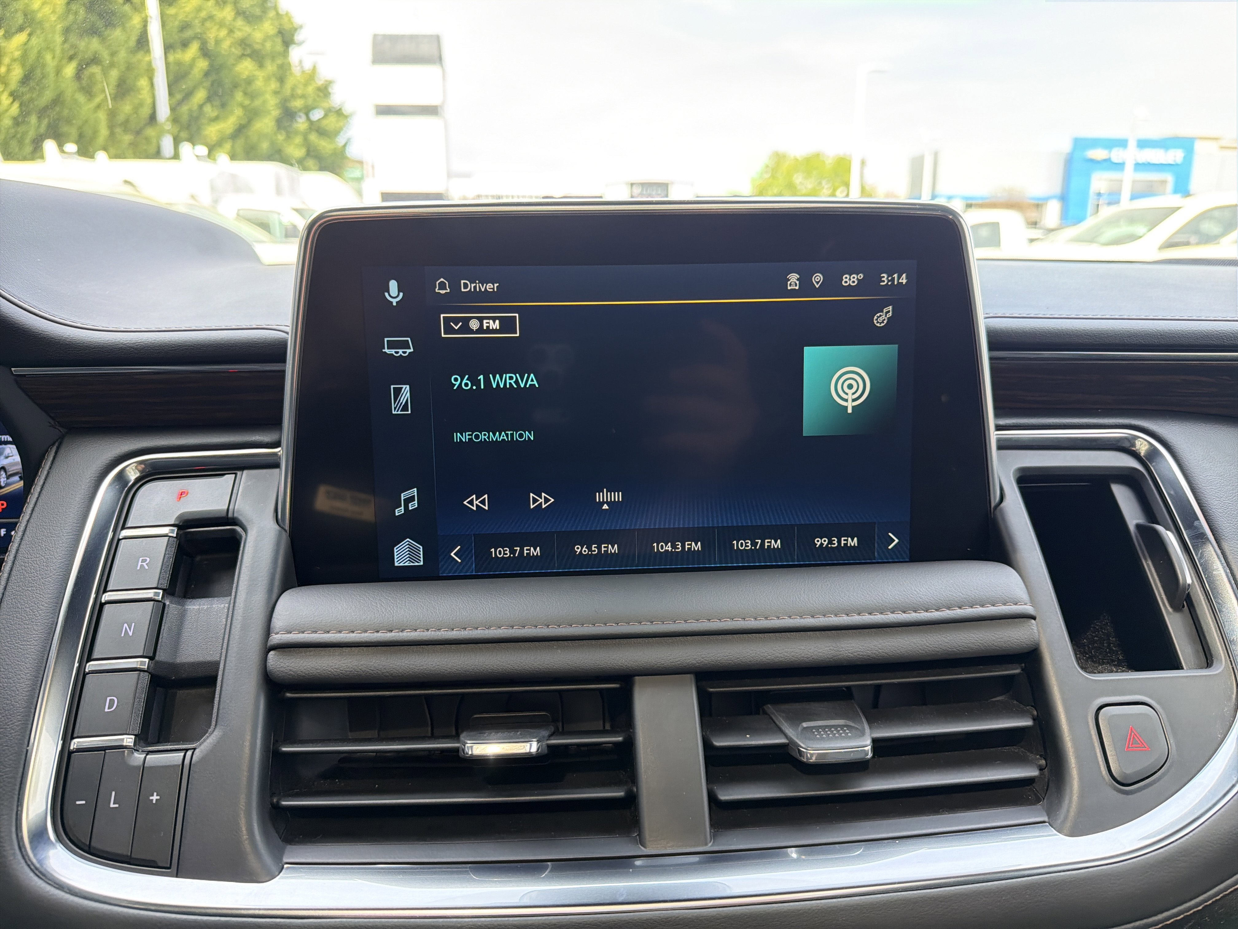 Used 2023 Chevrolet Tahoe High Country w/ Advanced Technology Package AWD/4WD image 23