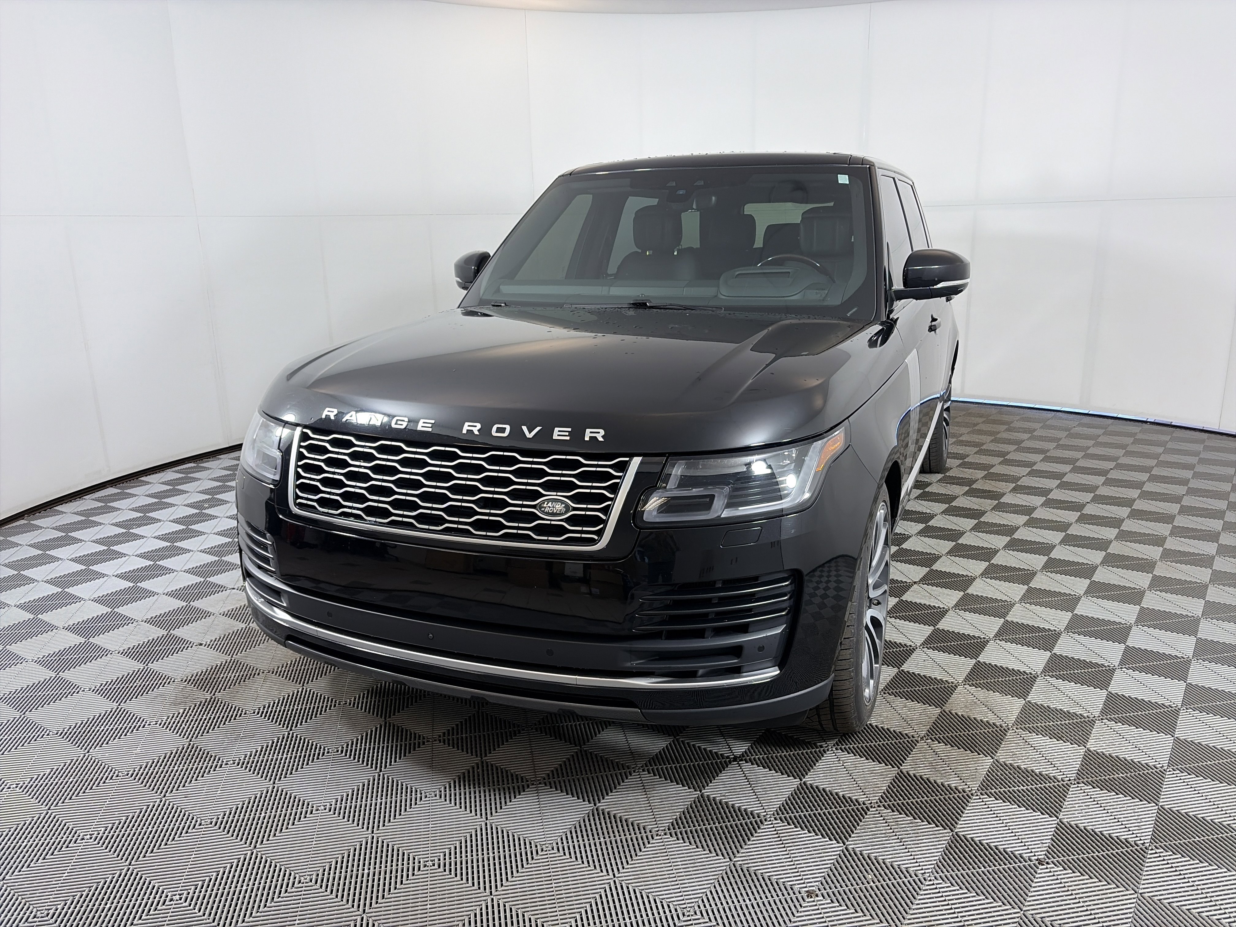 Used 2019 Land Rover Range Rover Long Wheelbase Supercharged image 2