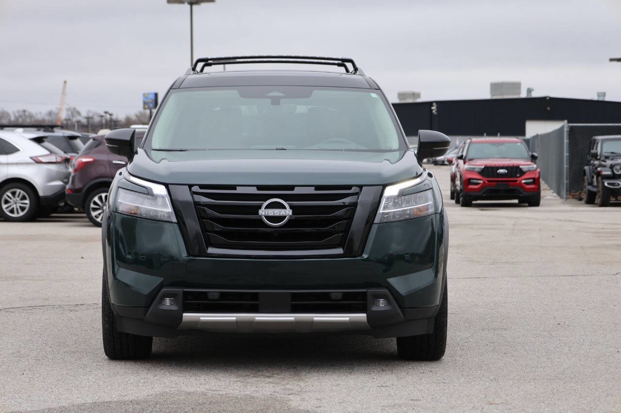 Used 2023 Nissan Pathfinder Platinum image 2