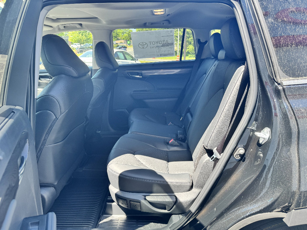 New 2026 Toyota Highlander Limited AWD/4WD image 9