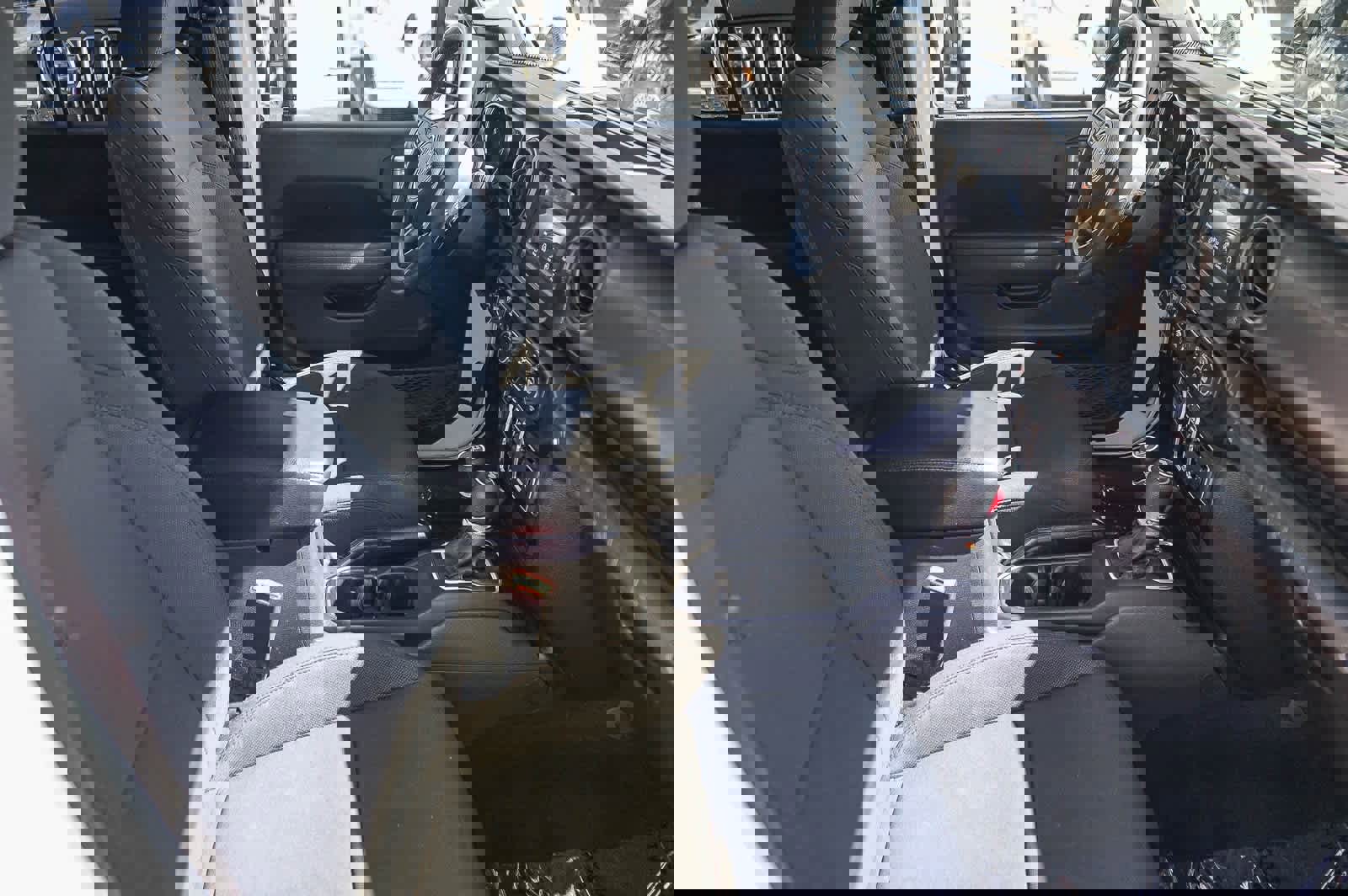 Used 2022 Jeep Wrangler Unlimited Sport image 13