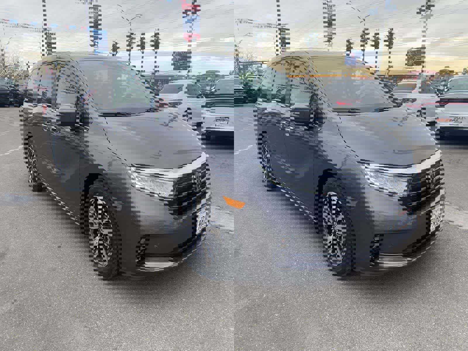 Used 2023 Honda Odyssey Touring image 3