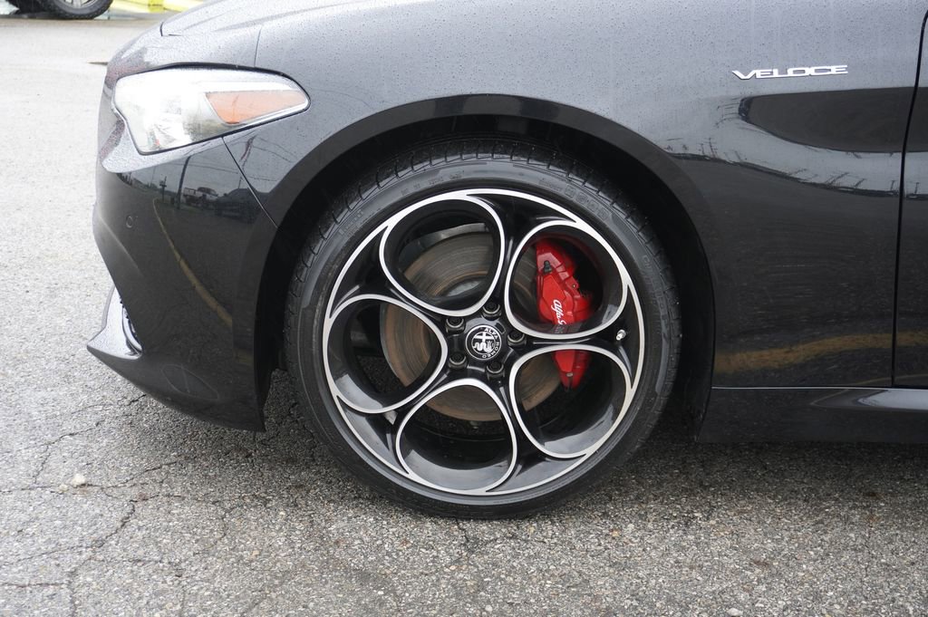 Used 2022 Alfa Romeo Giulia Veloce AWD/4WD image 10