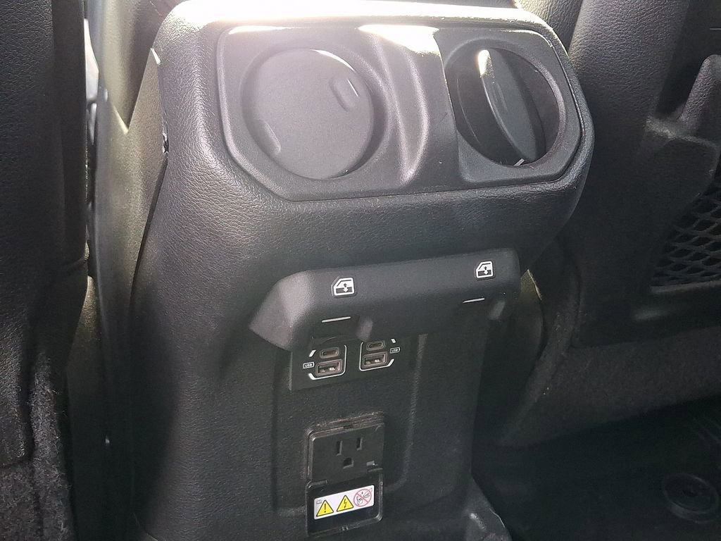 Used 2021 Jeep Wrangler Unlimited Rubicon w/ Trailer Tow Package AWD/4WD image 11