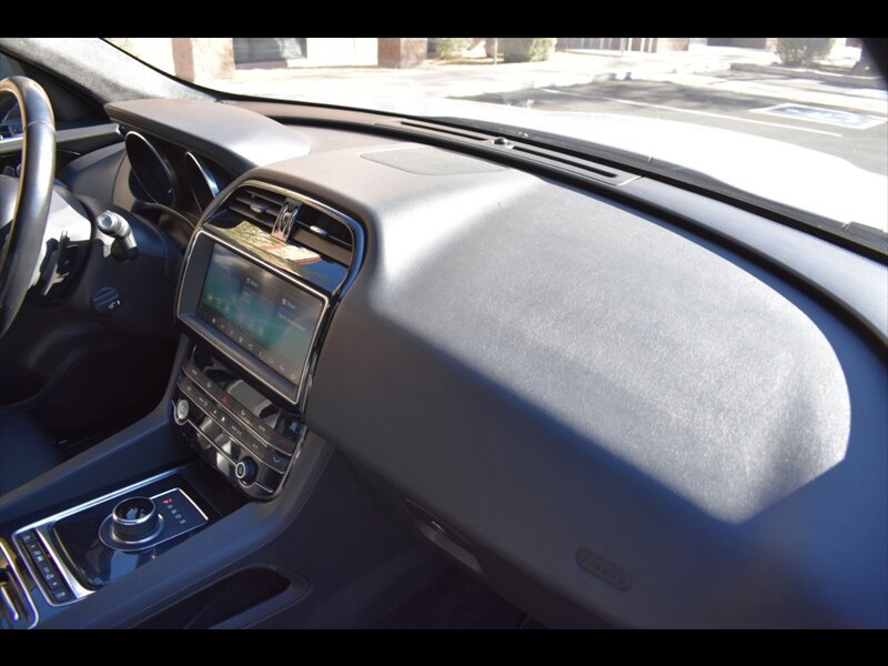 Used 2019 Jaguar F-PACE Premium AWD/4WD image 36