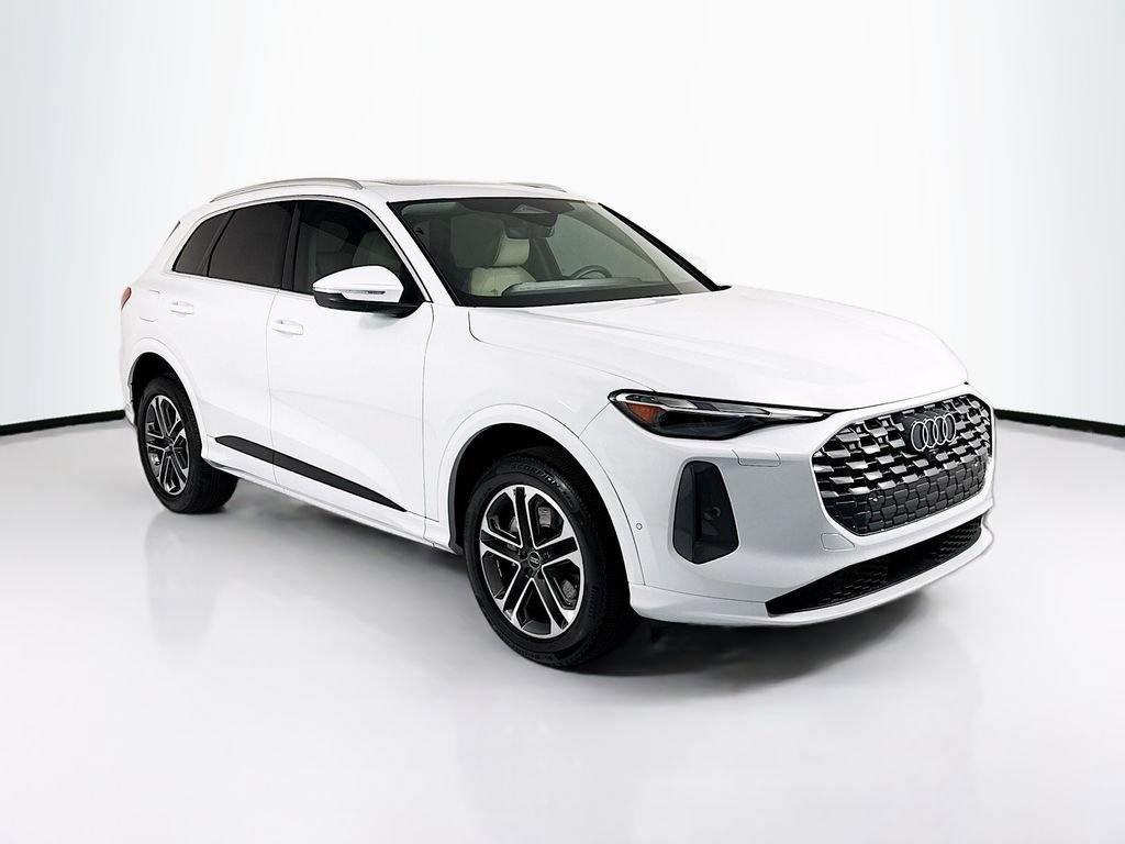 Certified 2025 Audi Q5 Premium AWD/4WD image 3