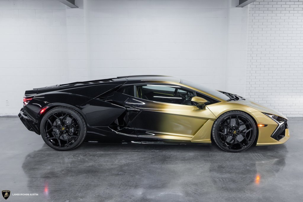 Used 2025 Lamborghini Revuelto image 20