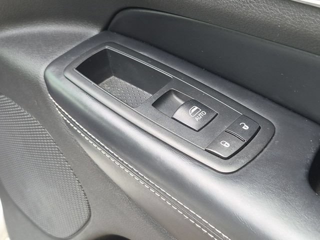 Used 2016 Jeep Grand Cherokee Overland AWD/4WD image 29