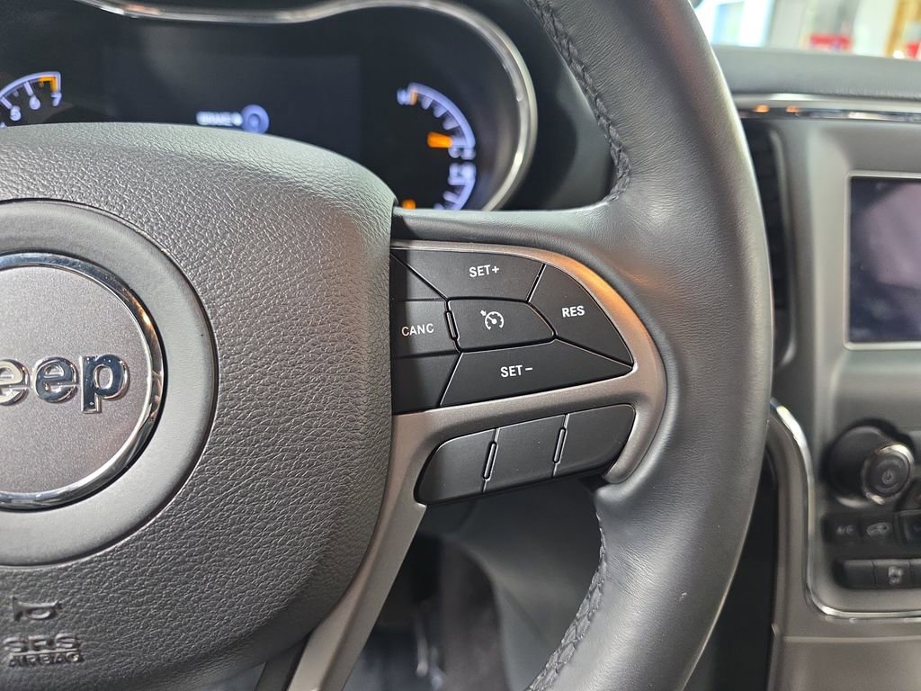Used 2019 Jeep Grand Cherokee Laredo AWD/4WD image 16
