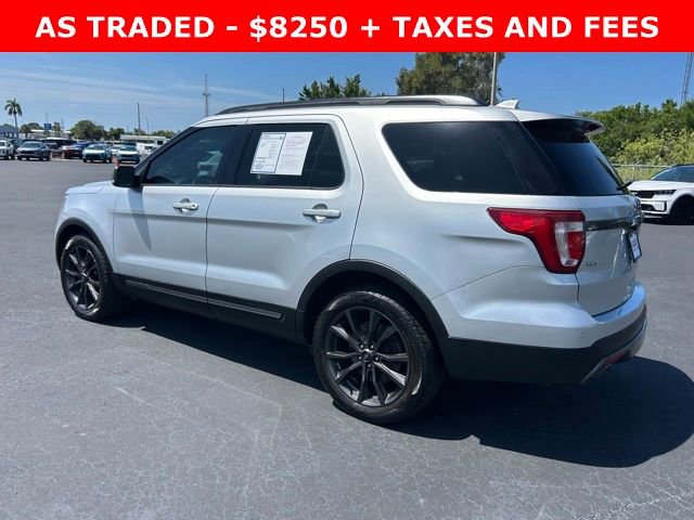 Used 2017 Ford Explorer XLT w/ Equipment Group 202A FWD image 4