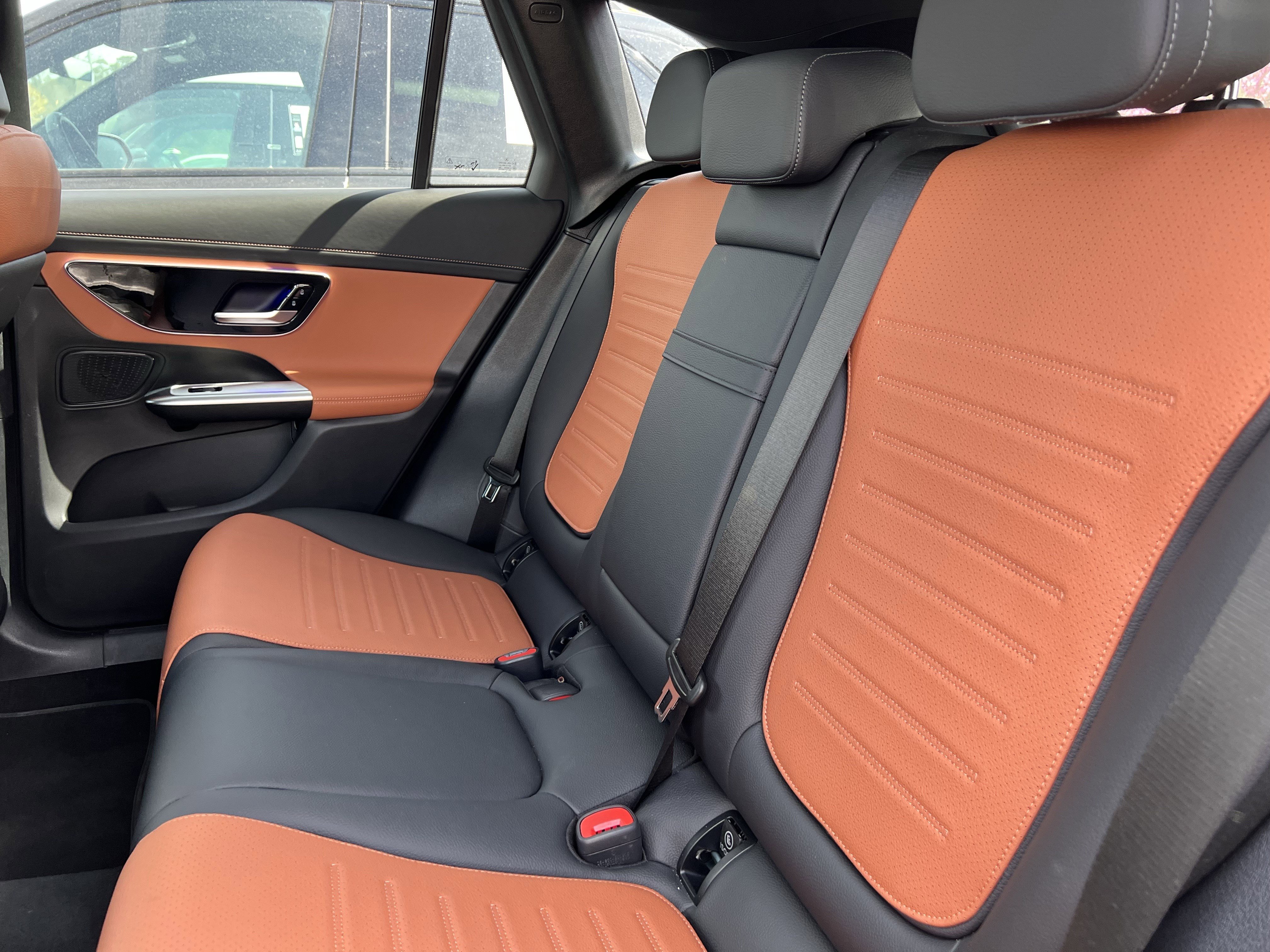 Used 2025 Mercedes-Benz GLC 350e 4MATIC image 33