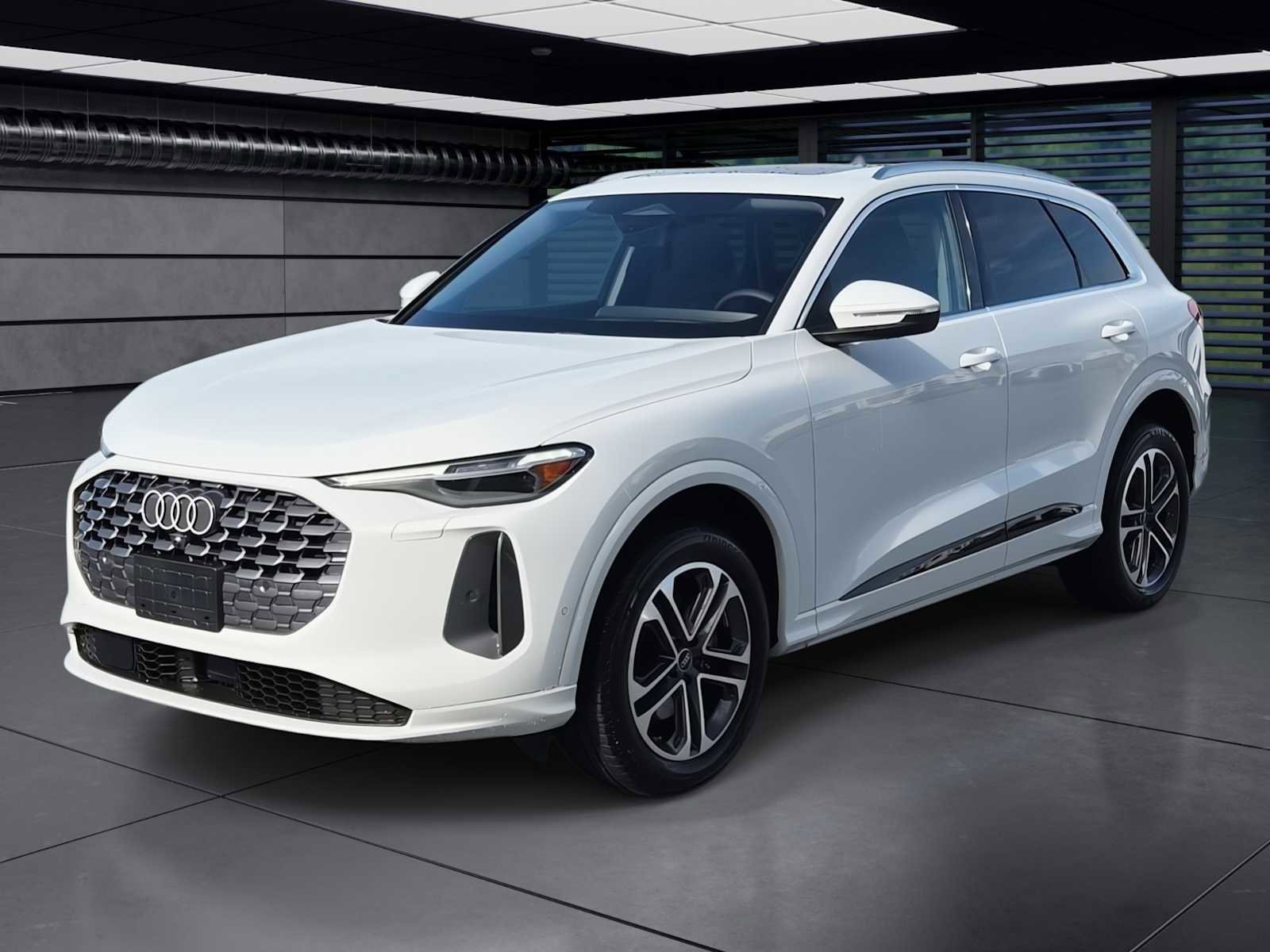 Certified 2025 Audi Q5 Premium Plus w/ Premium Plus image 1