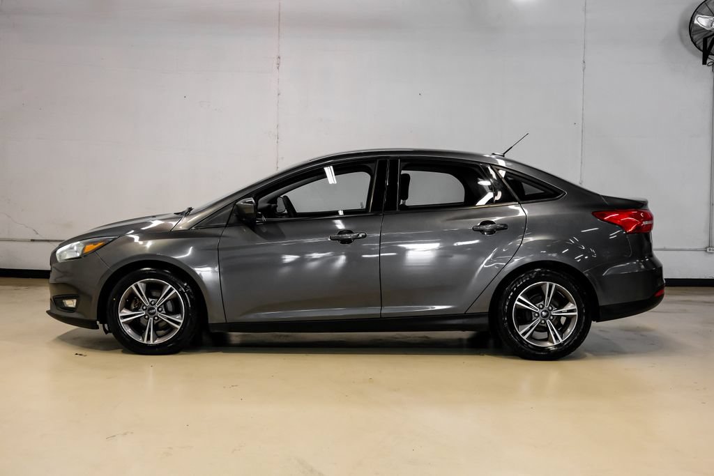 Used 2018 Ford Focus SE w/ SE Appearance Package FWD image 11