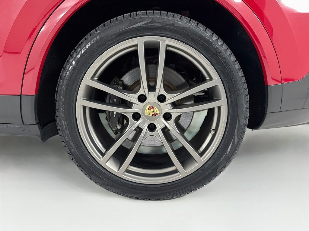 Certified 2023 Porsche Cayenne Coupe AWD/4WD image 33