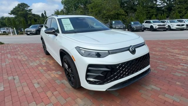 Used 2026 Volkswagen Tiguan SE R-Line FWD image 5