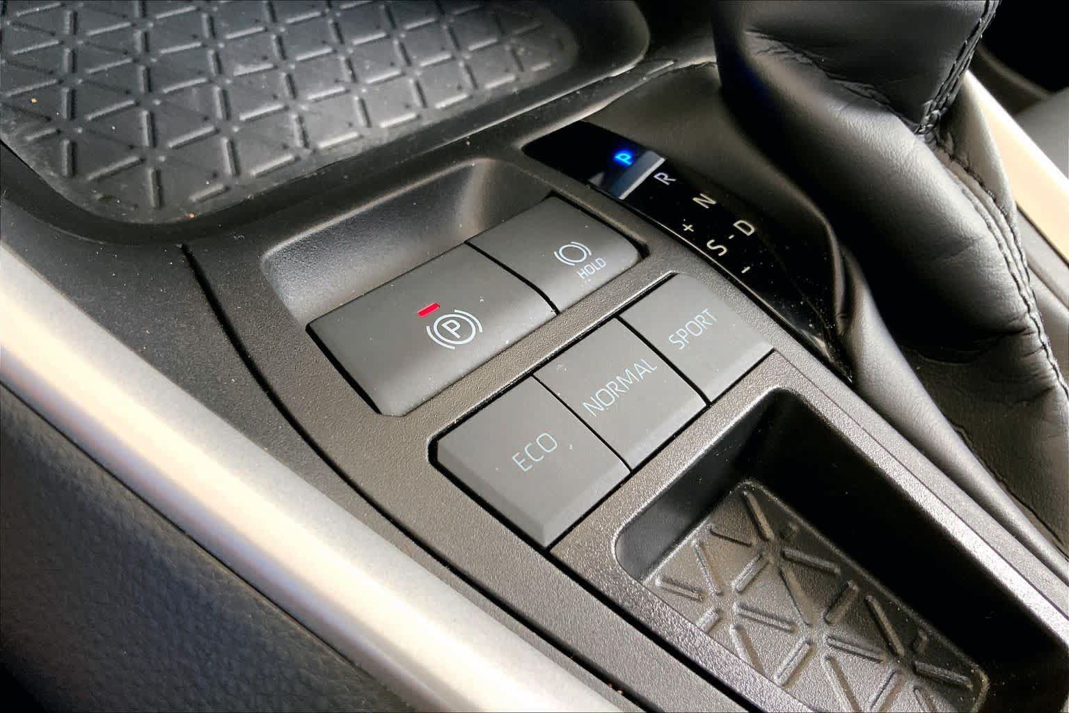 Used 2023 Toyota RAV4 XLE Premium FWD image 33