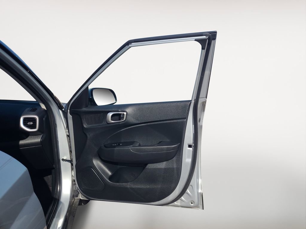 Used 2022 Hyundai Venue SE w/ Cargo Package FWD image 25