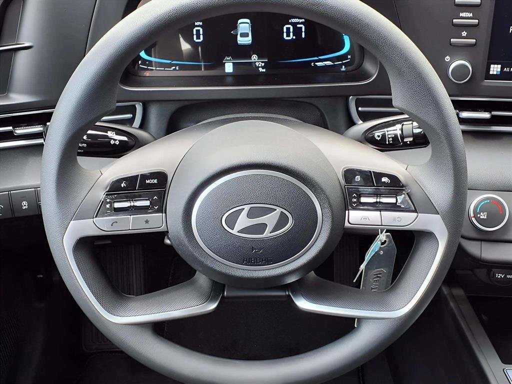 New 2025 Hyundai Elantra SE image 15