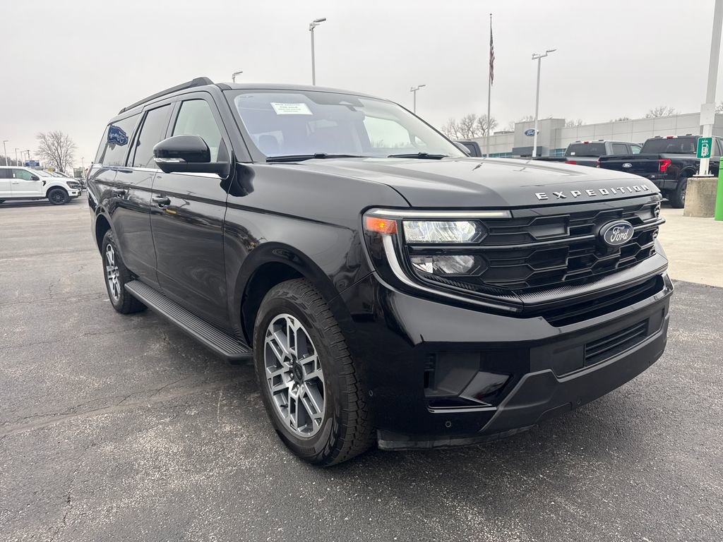 Used 2025 Ford Expedition Max Active AWD/4WD image 4