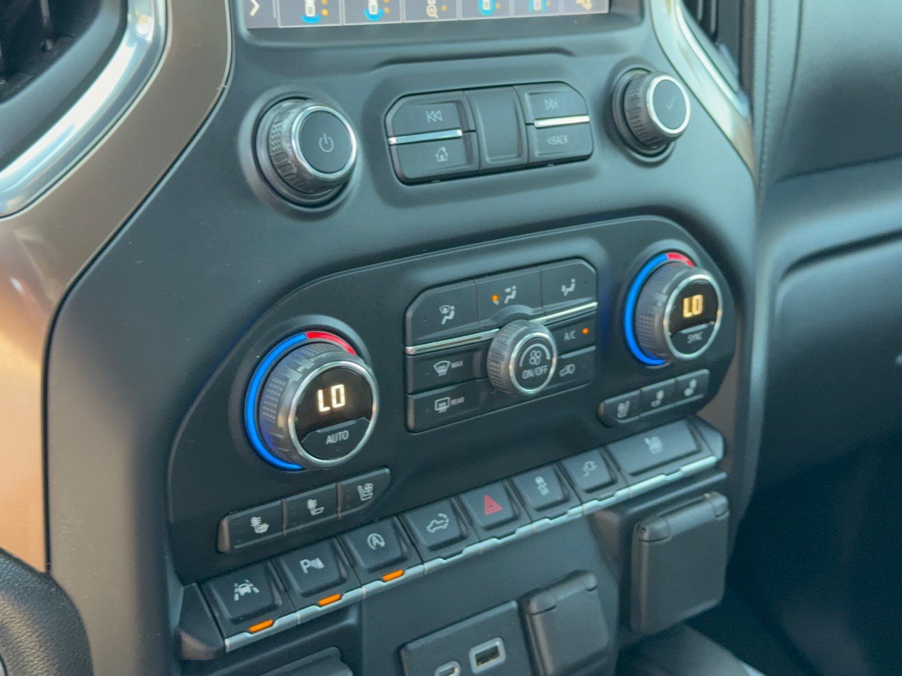 Certified 2019 Chevrolet Silverado 1500 High Country w/ High Country Premium Package AWD/4WD image 22