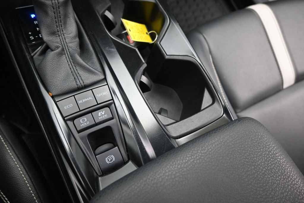 Used 2025 Toyota Camry SE FWD image 32