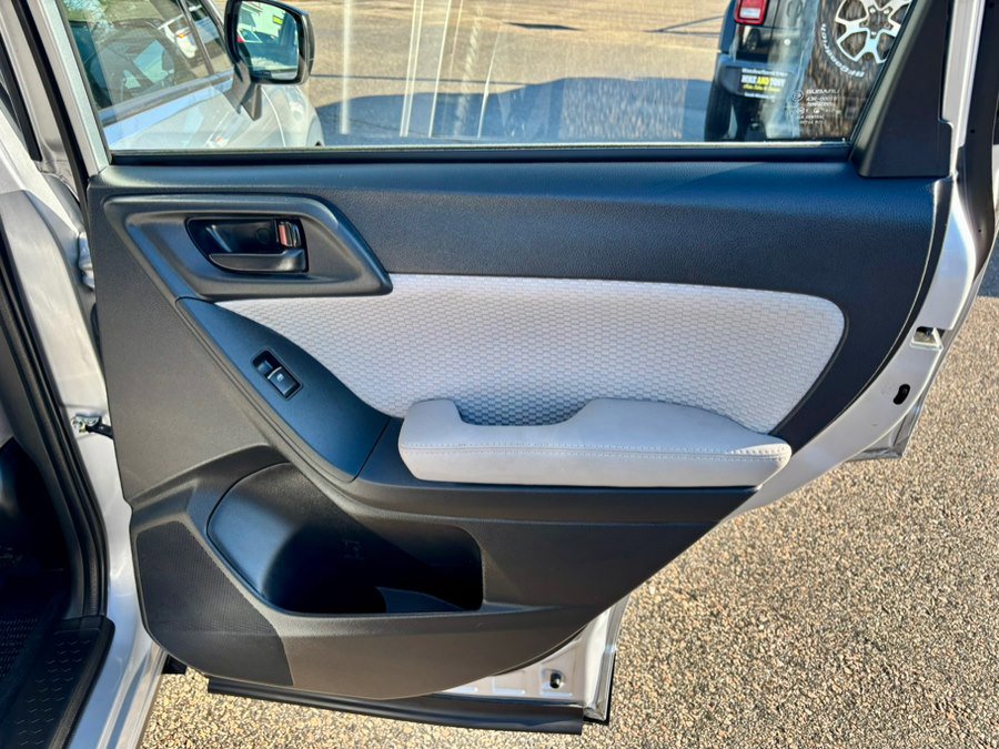 Used 2017 Subaru Forester 2.5i w/ Alloy Wheel Package image 17