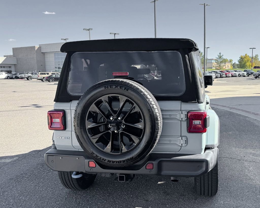 Used 2024 Jeep Wrangler Unlimited Sahara w/ Technology Group image 7
