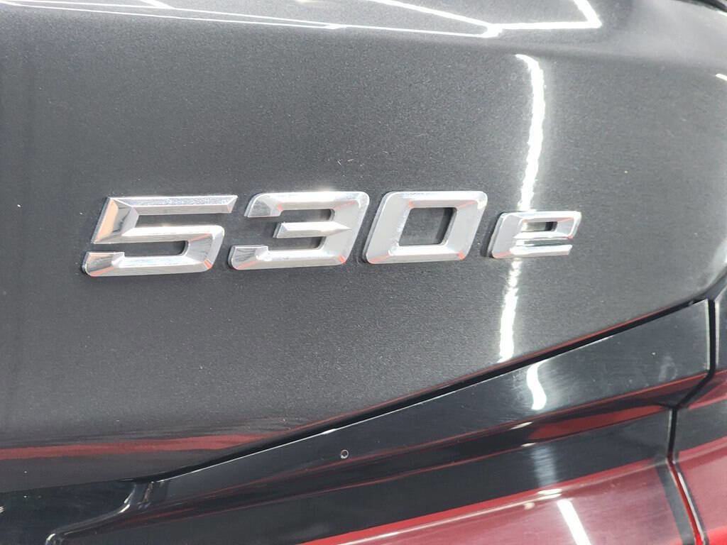 Used 2023 BMW 530e w/ M Sport Package image 33