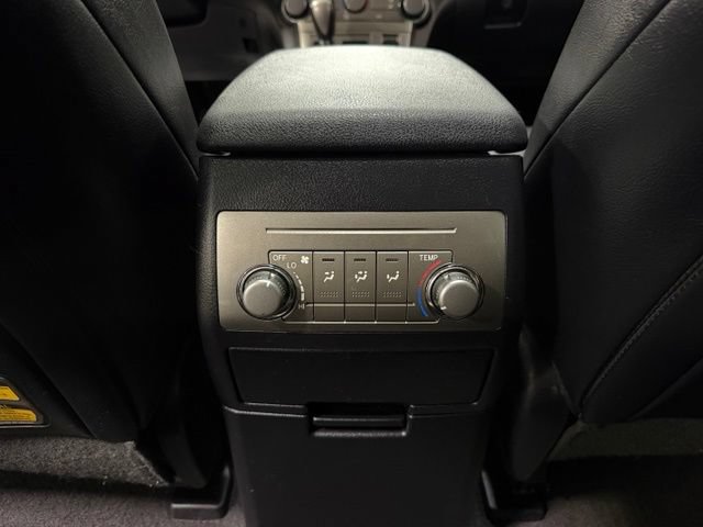 Used 2011 Toyota Highlander SE w/ Tow Pkg AWD/4WD image 18