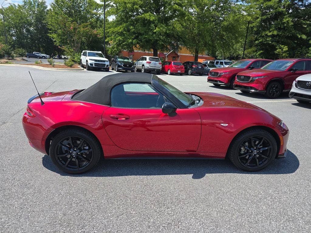 Certified 2022 MAZDA MX-5 Miata Club RWD image 2