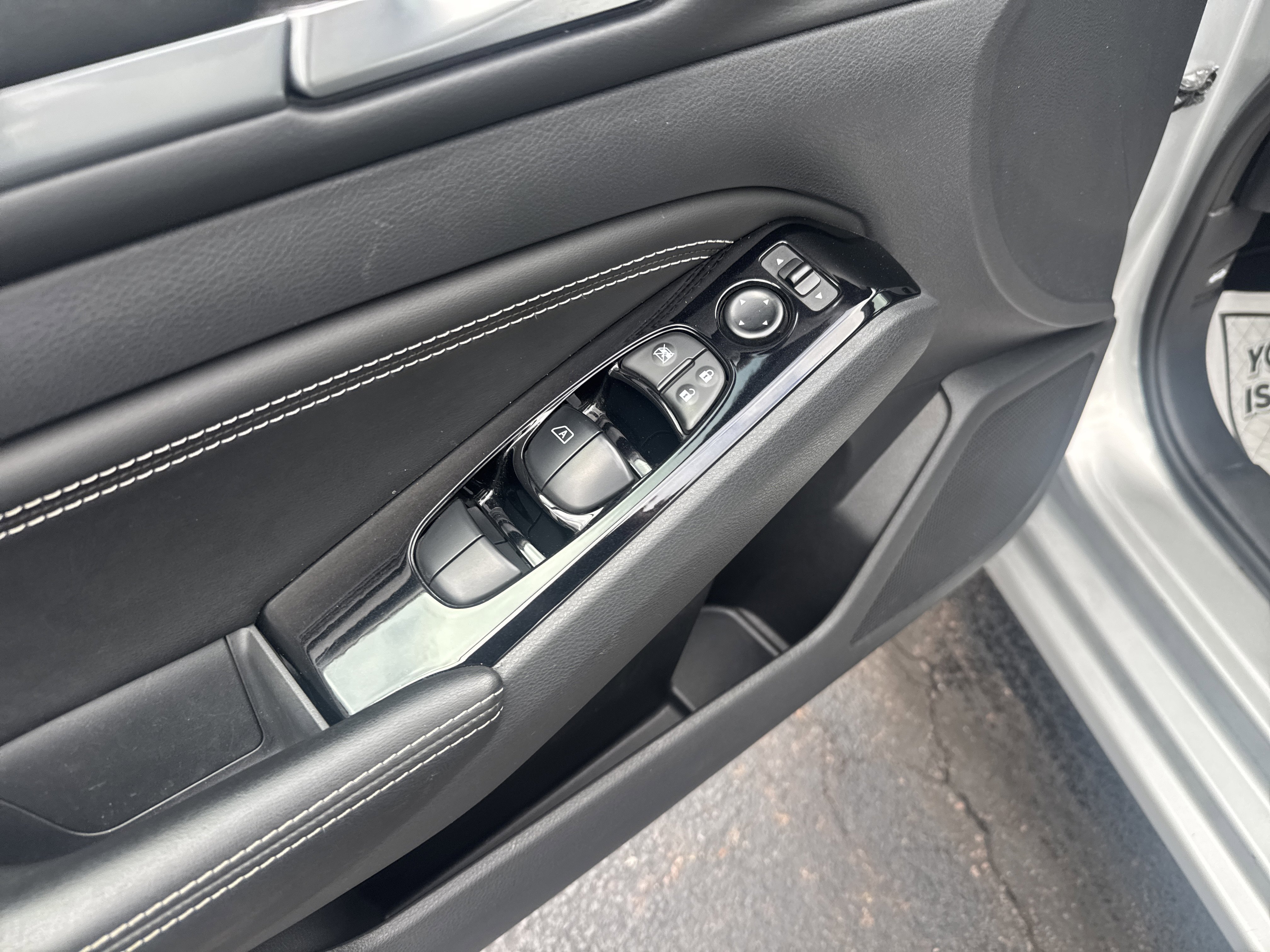 Used 2023 Nissan Altima 2.5 SV w/ SV Premium Package image 16