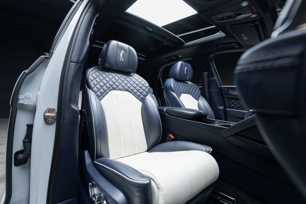 Used 2022 Bentley Bentayga AWD/4WD image 41