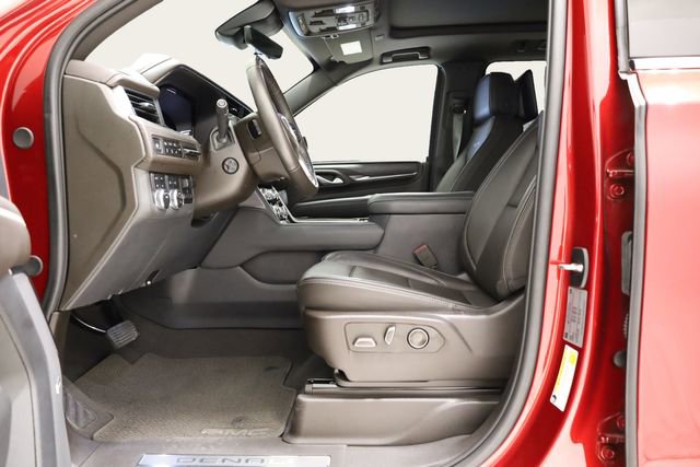 Used 2024 GMC Yukon XL Denali w/ Advanced Technology Package image 13