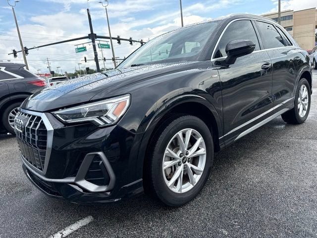 Used 2022 Audi Q3 2.0T Premium Plus w/ Premium Plus Package AWD/4WD image 2