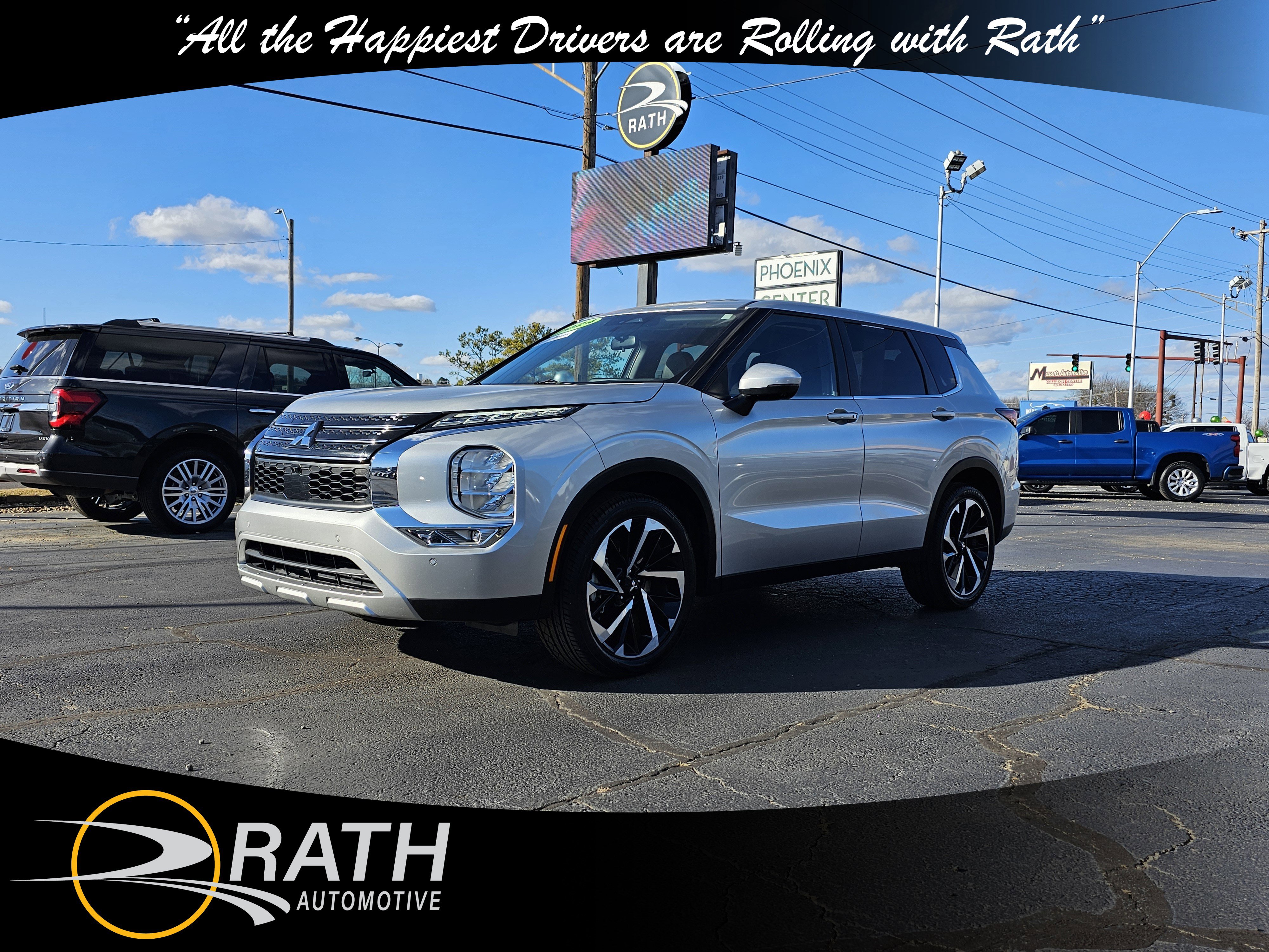 Used 2024 Mitsubishi Outlander SE image 1