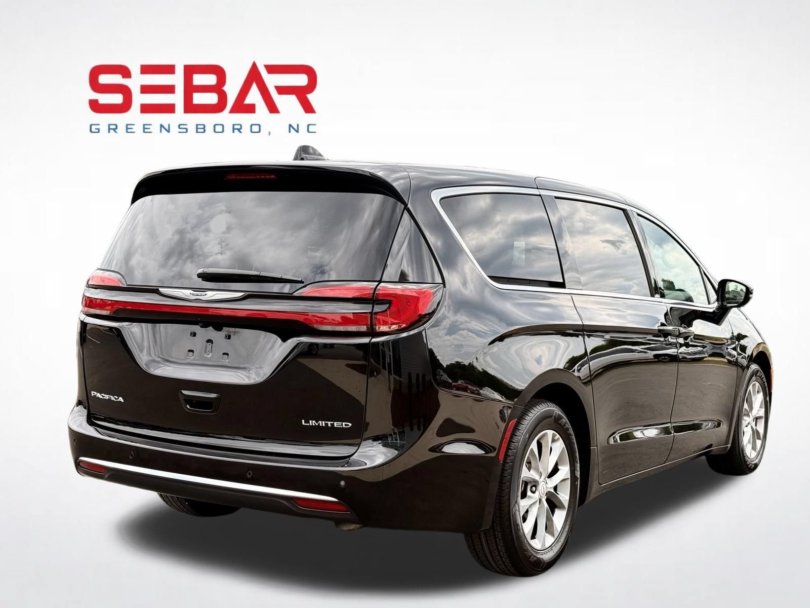 Used 2026 Chrysler Pacifica Limited FWD image 9