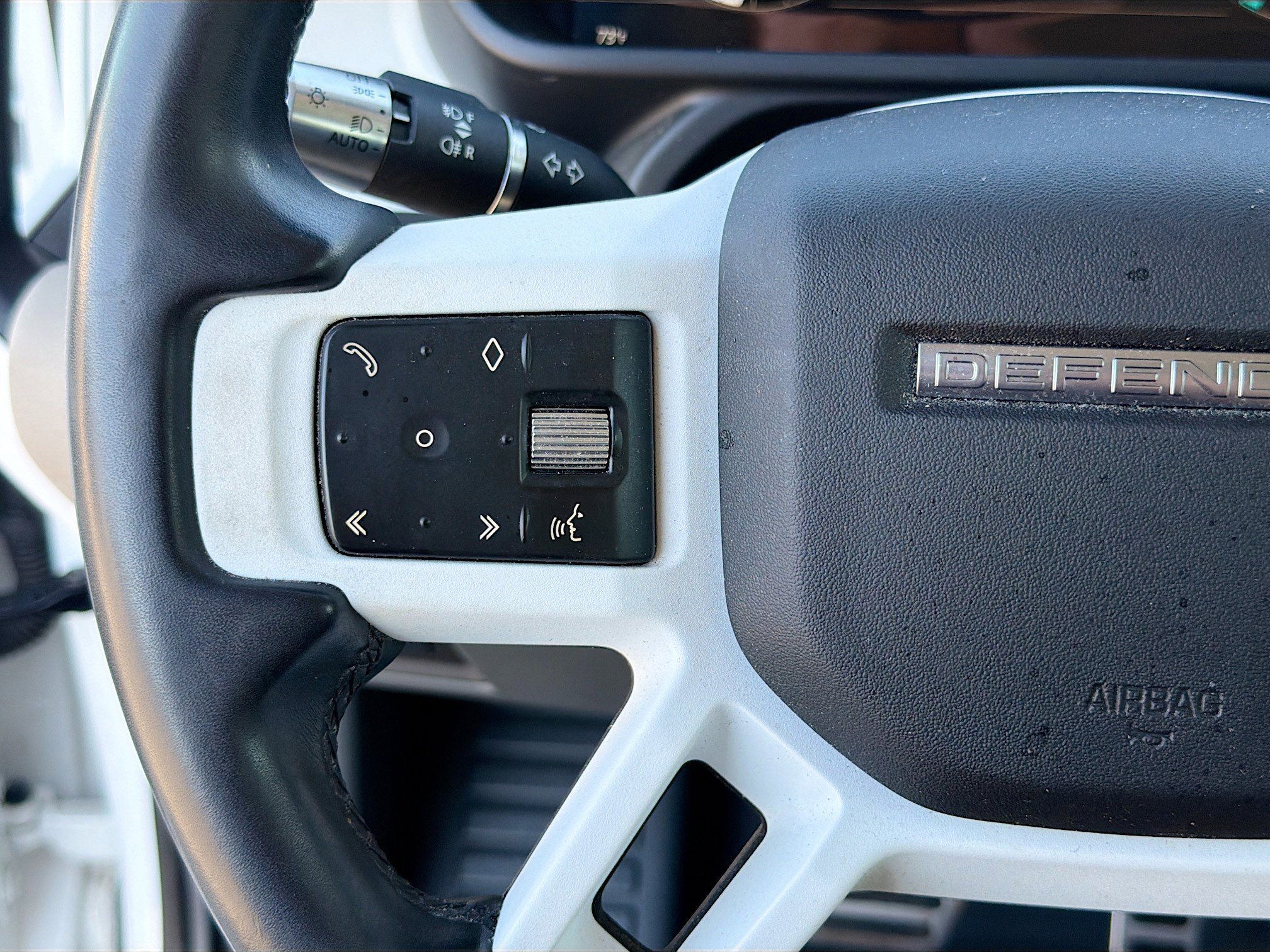 Used 2022 Land Rover Defender 110 SE image 37