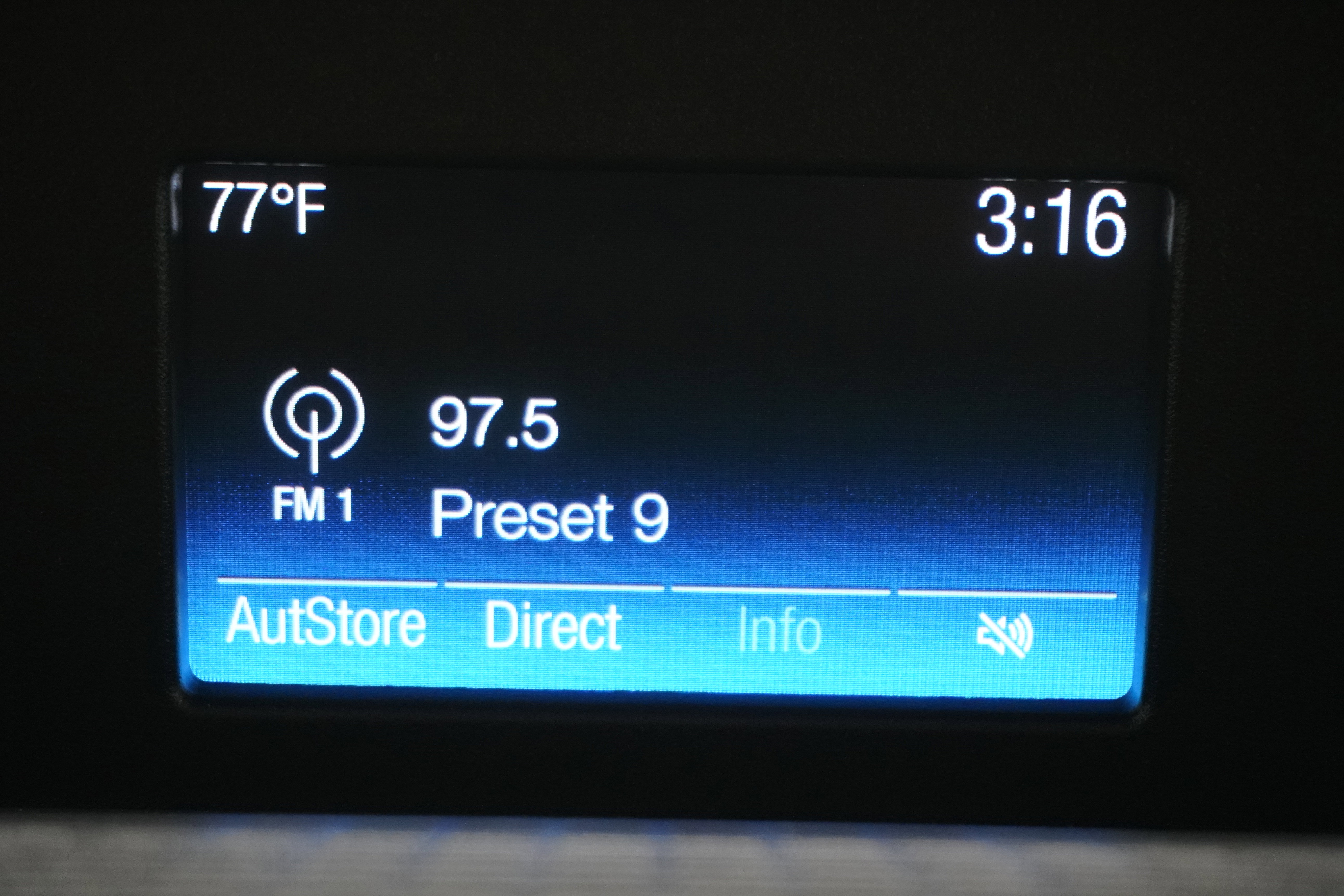 Used 2019 Ford Transit 150 XLT image 15