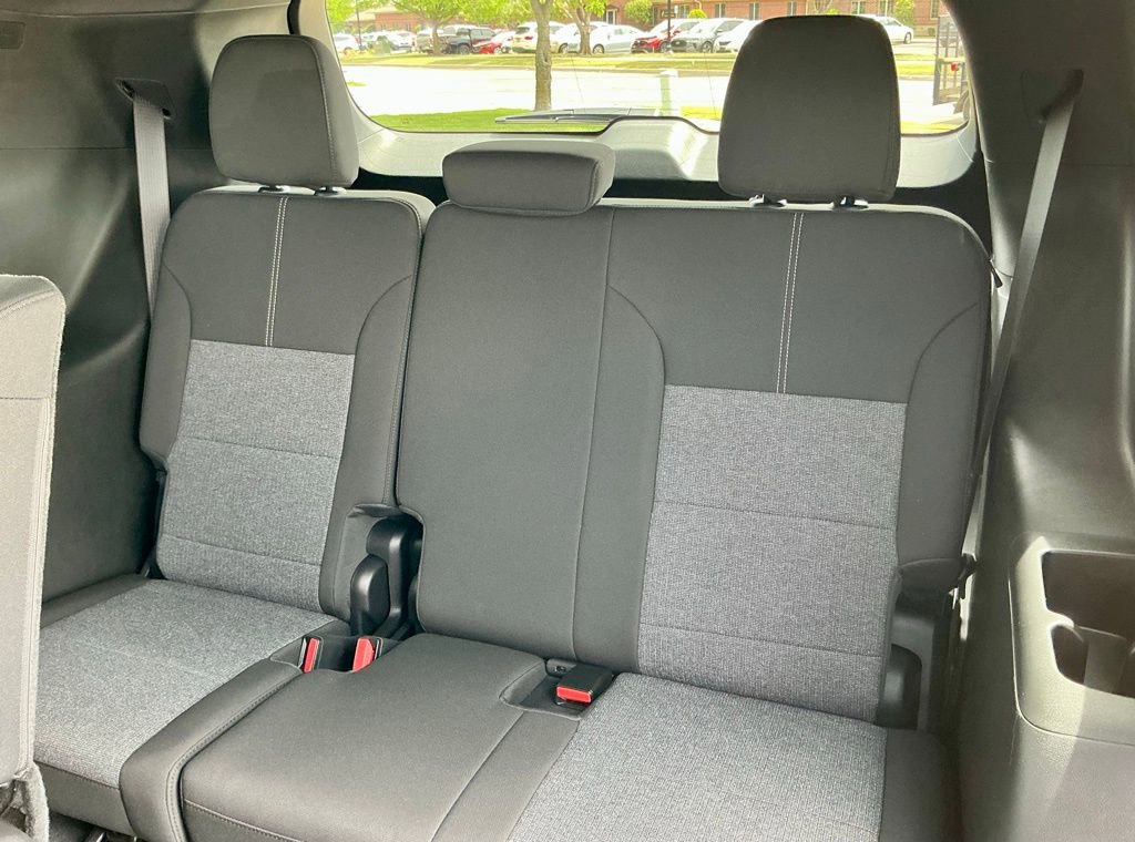 Used 2025 GMC Acadia Elevation image 28